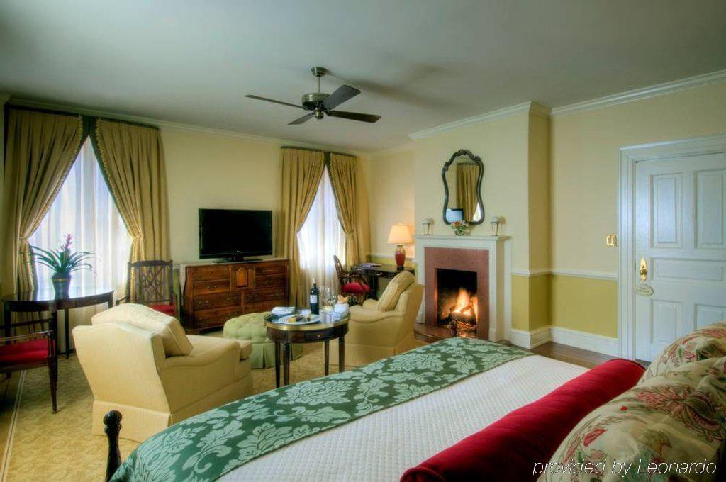 Woodlands Mansion Hotel Summerville Room photo